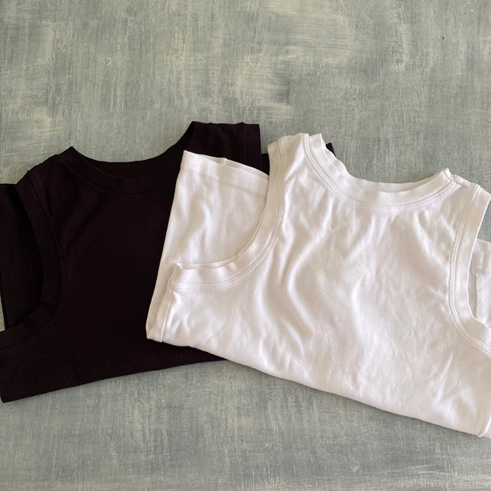 Set of tank tops
